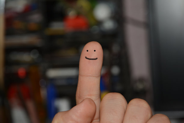 欢快的笑脸。图片下载