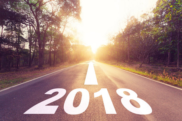 空旷的沥青路和2018年新年目标概念素材图片