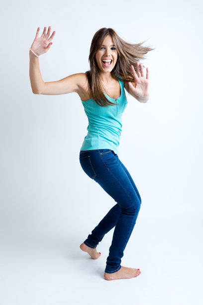 漂亮的年轻女子看起来很惊讶。孤立在白色的。图片下载