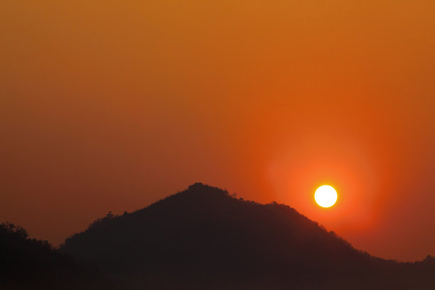 普陀山顶的日落景观。图片下载