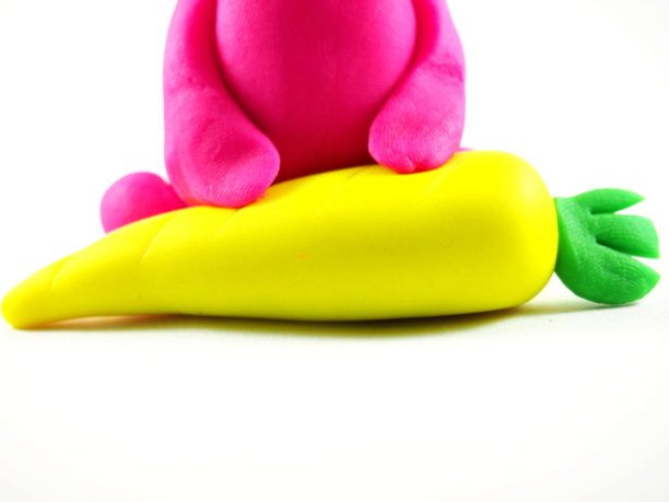 青胡萝卜造型，机器人的食物，粘土雕像图片下载