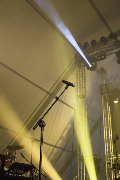 麦克风在舞台上图片下载