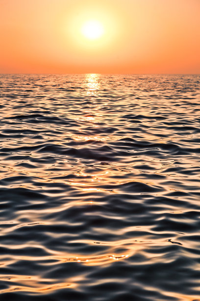 日落在海上图片下载