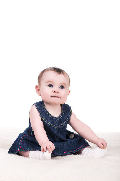 可爱的女婴，蓝色的眼睛孤立在白色图片下载