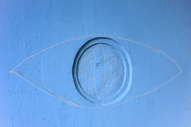 墙上的眼睛图片下载