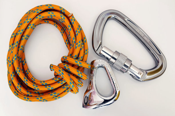 攀登设备-钩环和绳索图片下载