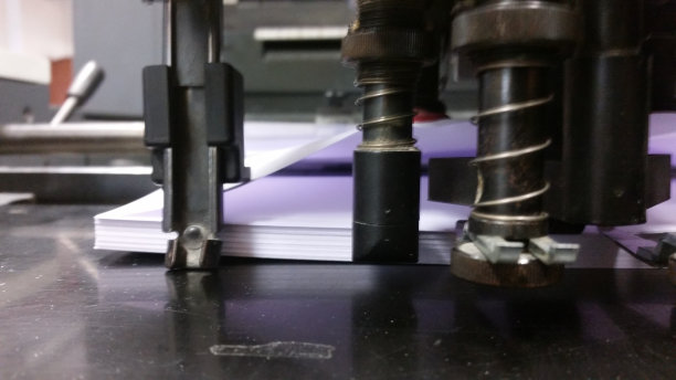 印刷机给纸机在运动中图片下载