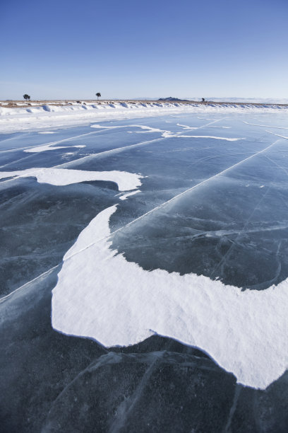 角Uyuga景观。贝加尔湖,冬天图片下载