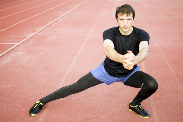 在体育馆锻炼图片下载