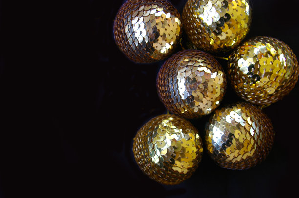 金色亮片圣诞装饰物图片下载