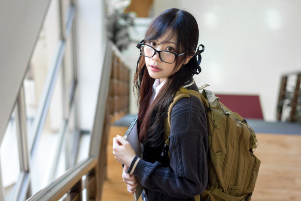 穿制服的亚洲女孩图片下载