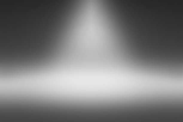 产品展示聚光灯在黑色背景-软模糊，雾无限黑暗地平线地板图片下载