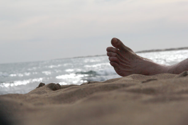 躺在脚图片下载