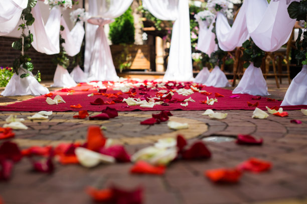 用玫瑰花瓣做的婚礼装饰图片下载