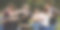 一群人在公园里挤在一起素材图片