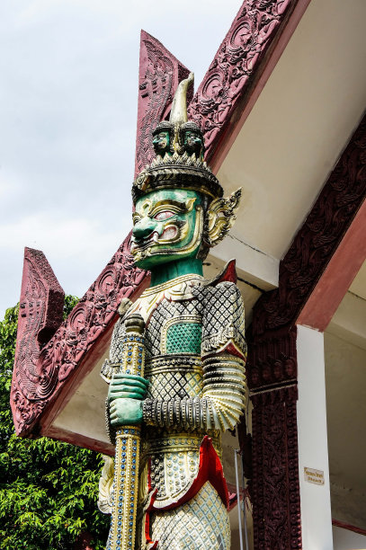 巨大的雕像图片下载