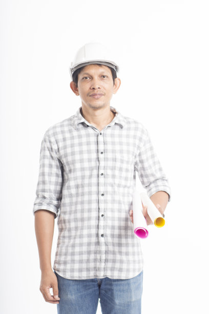 亚洲工程师拿着纸卷图片下载