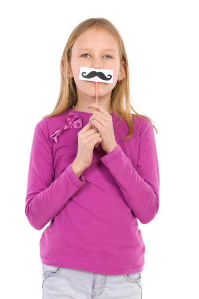 戴着假胡子的女孩图片下载