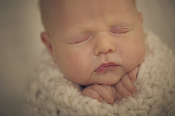 新生儿在茧-肖像图片下载
