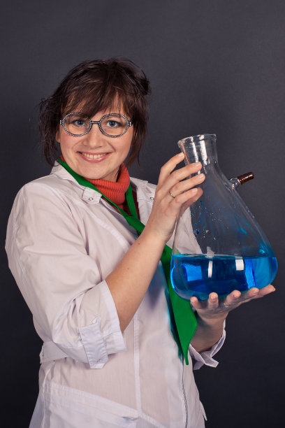 有趣的化学和疯狂的科学家1544。图片下载