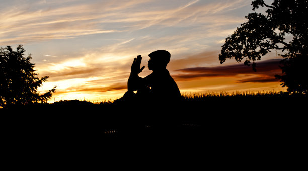 silhout:保持健康@日落图片下载