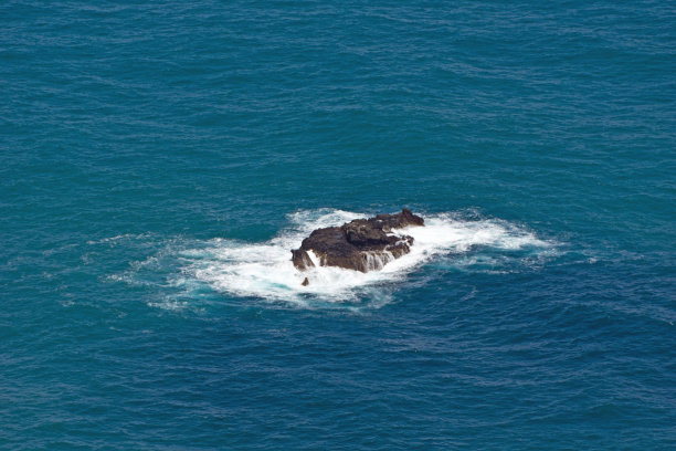 海浪和海沫图片下载