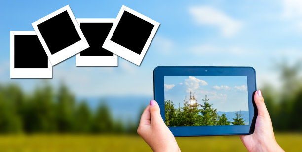 女孩手中的写字板图片下载