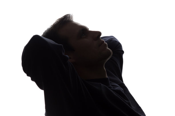 年轻人想，放松一下——剪影图片下载