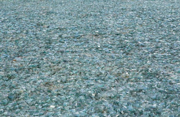 破碎的玻璃图片下载