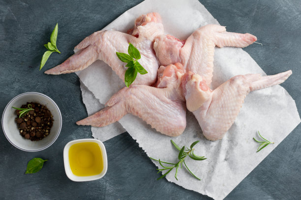 加香料的新鲜鸡翅图片下载