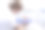 年轻漂亮的女子在美容院做面部护理图片下载
