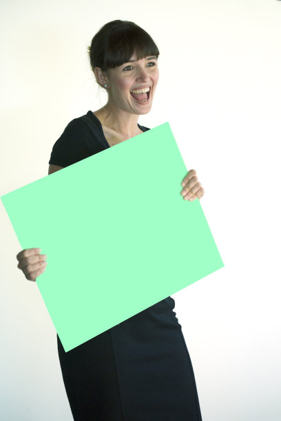 快乐的女商人与色度关键标志图片下载