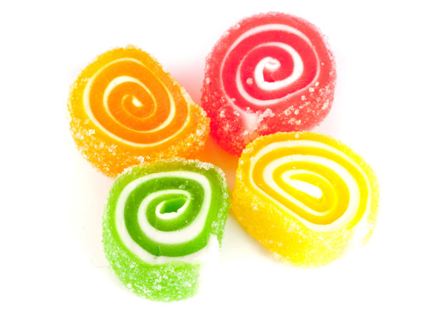 四个彩色的水母孤立在白色的背景上图片下载