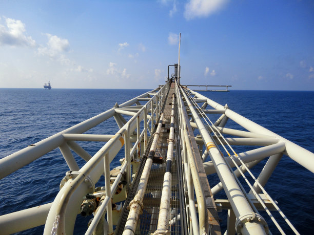 海上油气生产平台火炬栏图片下载