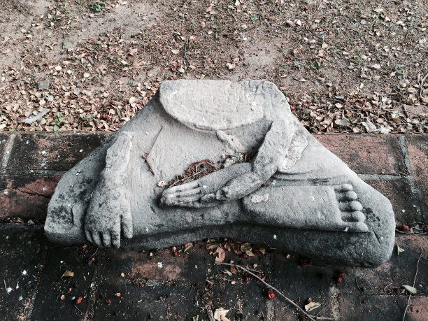 毁了冥想的雕塑图片下载