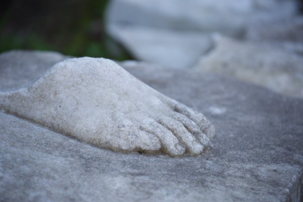 罗马雕像的大理石脚碎片图片下载