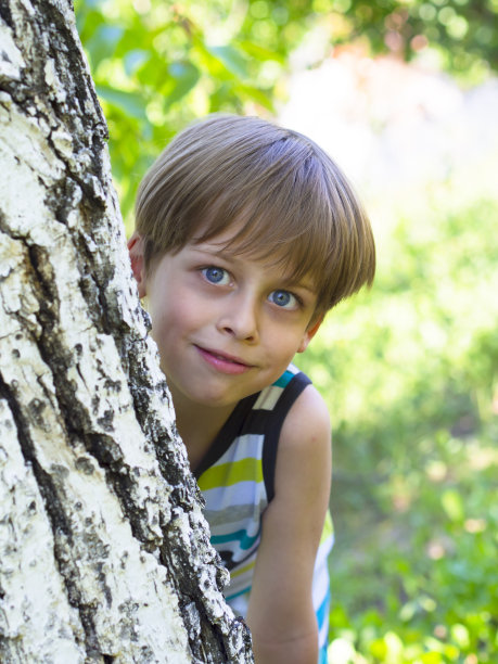 蓝眼睛的男孩图片下载