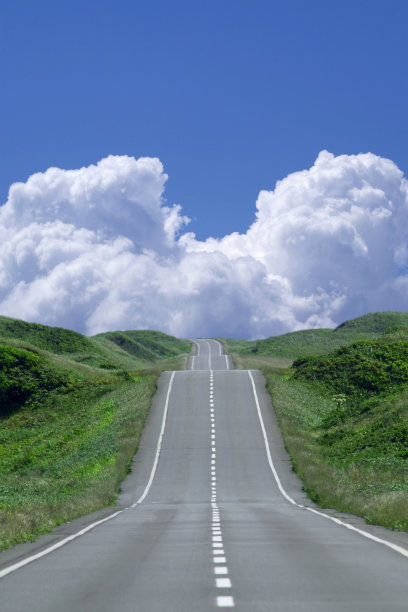 夏天上坡云高图片下载