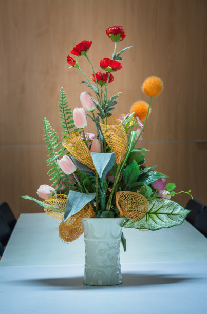 花瓶人造花图片下载