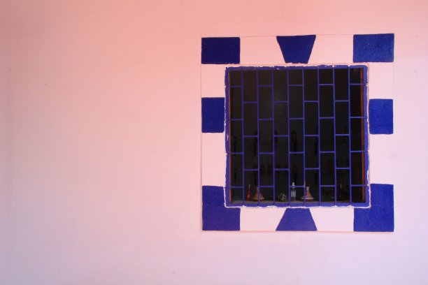 孤独的窗口图片下载