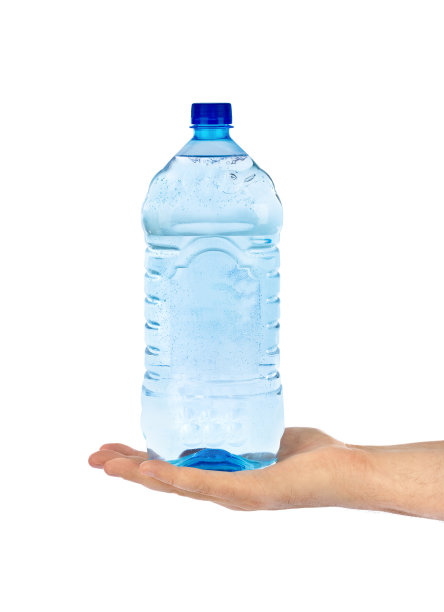 手拿水瓶图片下载