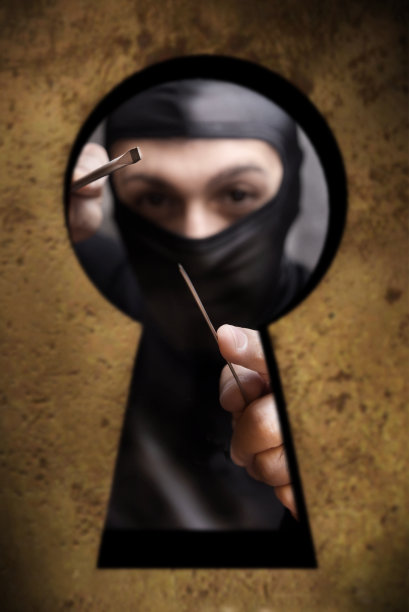 小偷通过钥匙孔视图犯罪图片下载