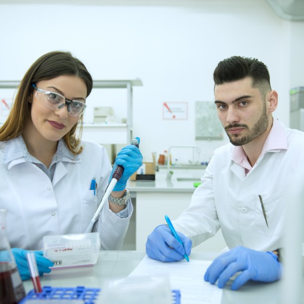 年轻的医科学生图片下载