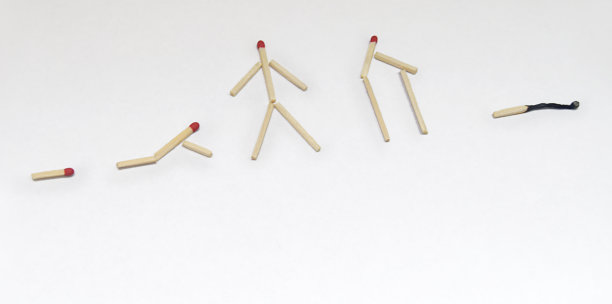 人类在火柴棍上的进化图片下载