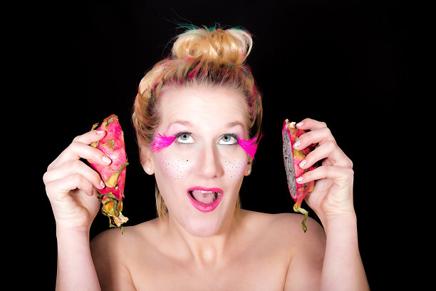 模型遇上火龙果图片下载