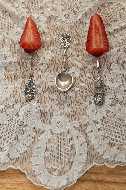 新鲜水果和古董匙图片下载