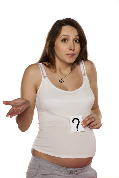 孕妇拿着画在肚子上的问号图片下载