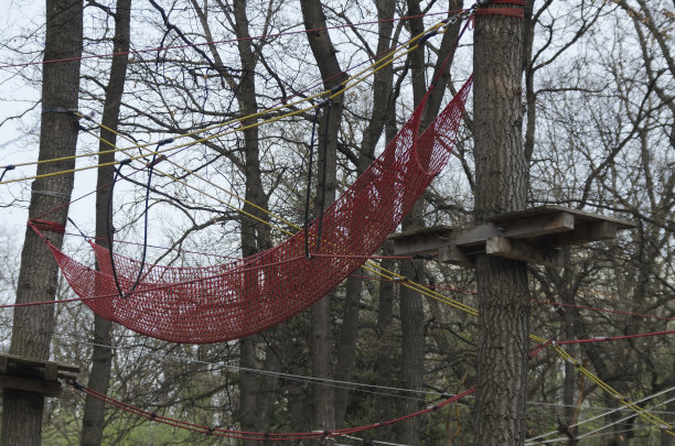 冒险公园的绳子运动设施碎片图片下载