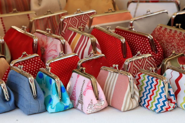 五彩缤纷的妇女的手提包图片下载