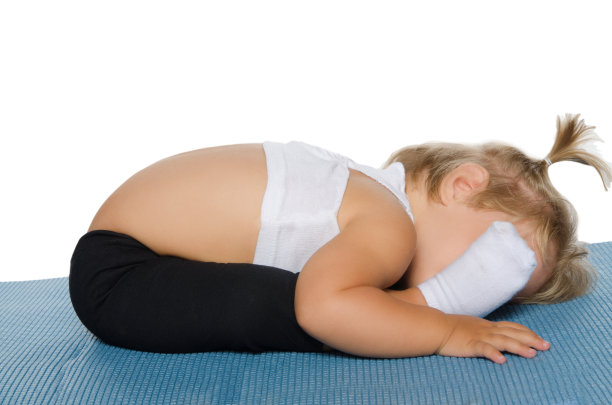 小女孩训练柔韧性图片下载